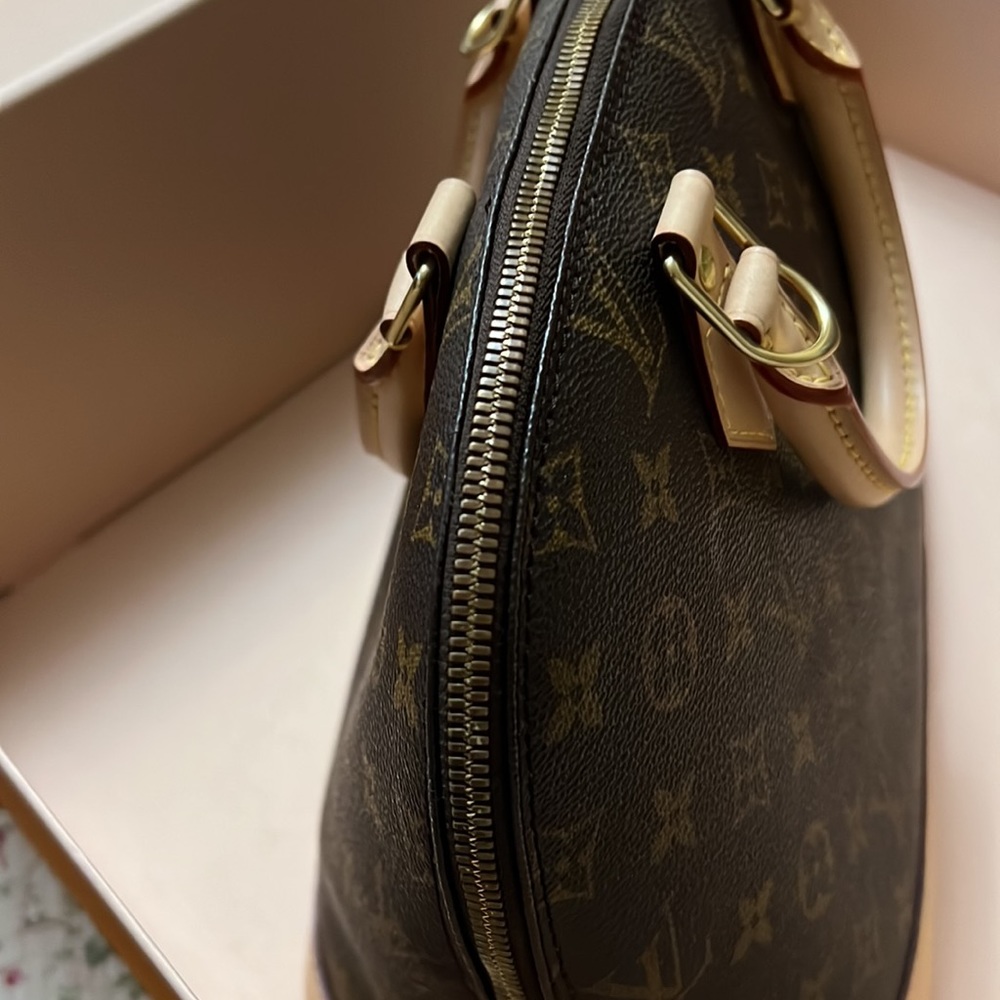 Louis Vuttion ALMA PM - Picture 4 of 10